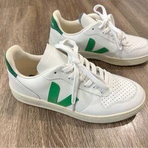 Veja Esplar SE Sneaker - size 7 - only worn once!
